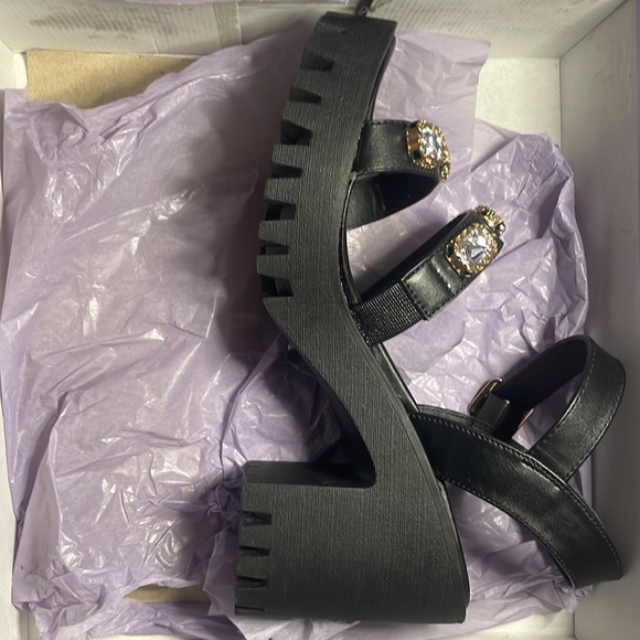 Jeweled black chunky sandal’s - Picture 11 of 13